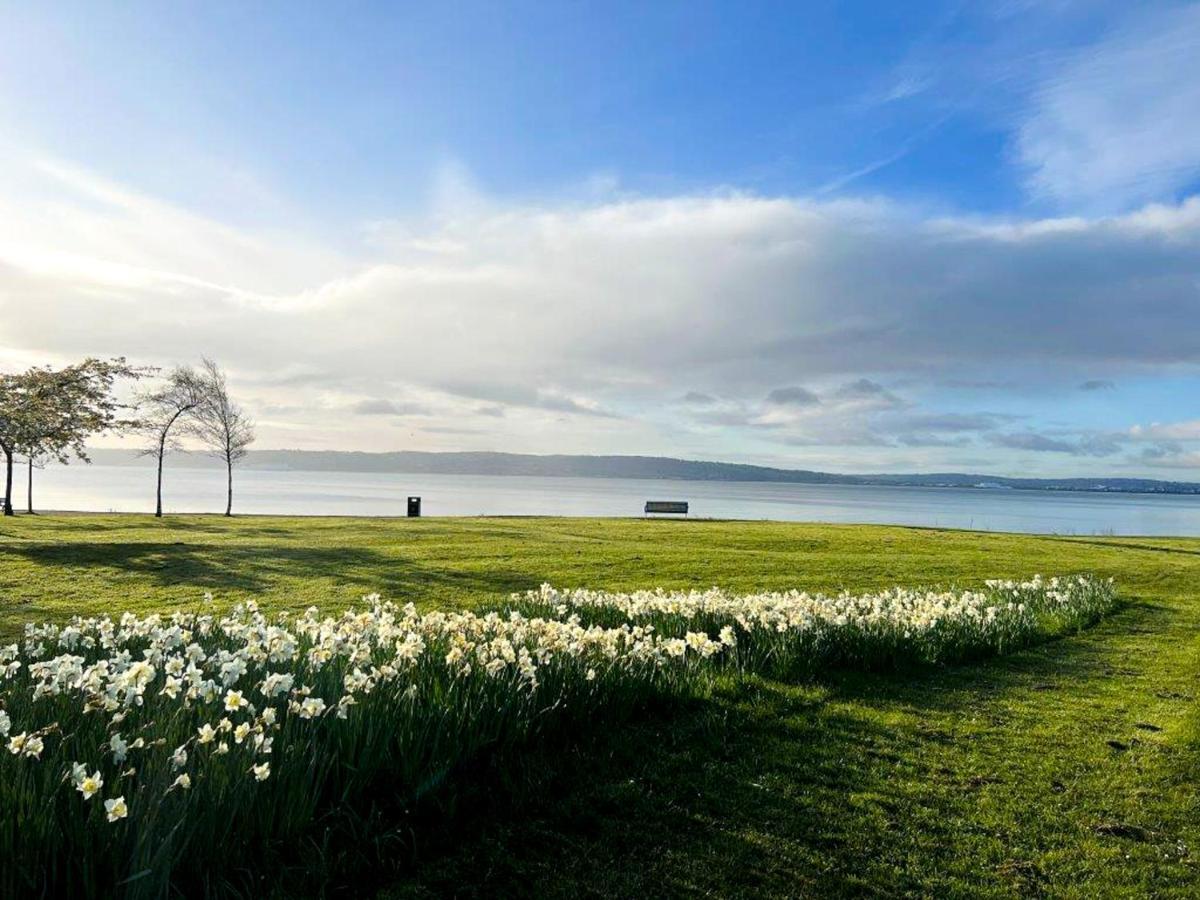 Modern Luxurious Apartment W/ Patio Balcony & View Jordanstown Extérieur photo