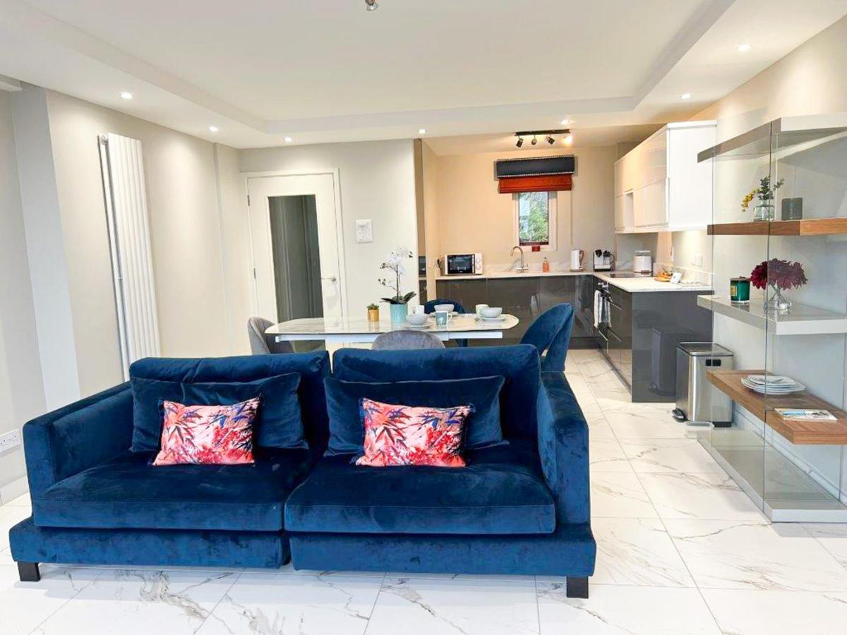 Modern Luxurious Apartment W/ Patio Balcony & View Jordanstown Extérieur photo