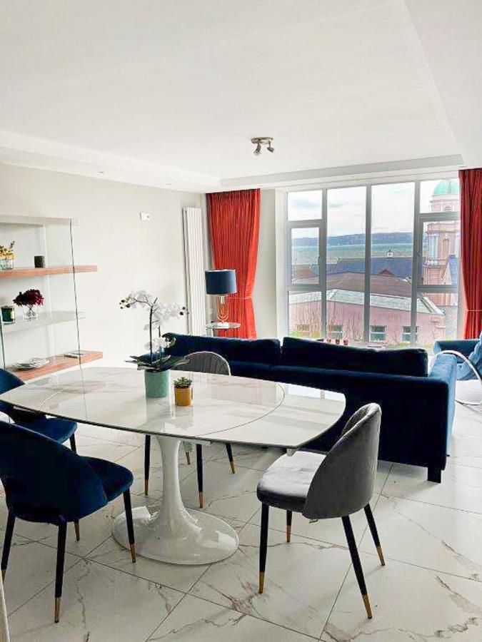 Modern Luxurious Apartment W/ Patio Balcony & View Jordanstown Extérieur photo
