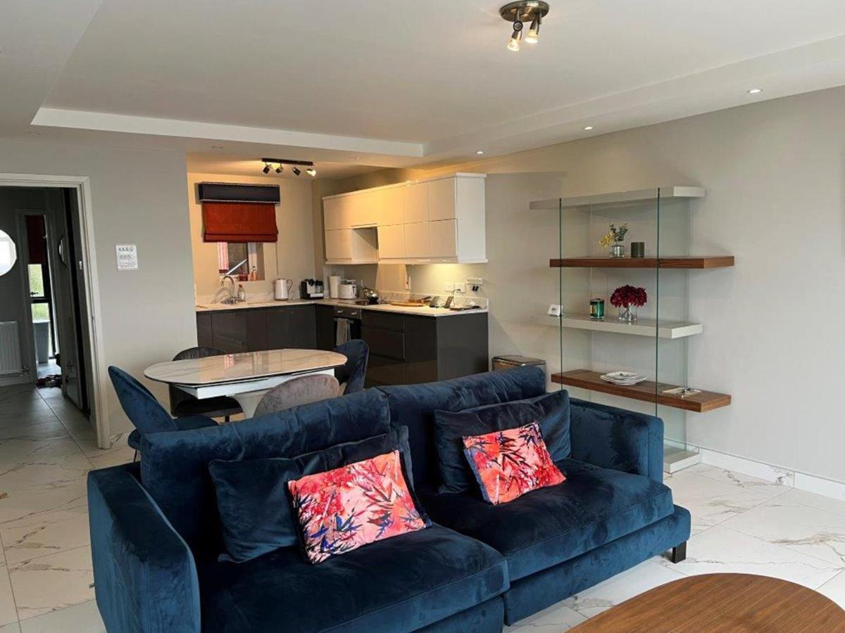 Modern Luxurious Apartment W/ Patio Balcony & View Jordanstown Extérieur photo