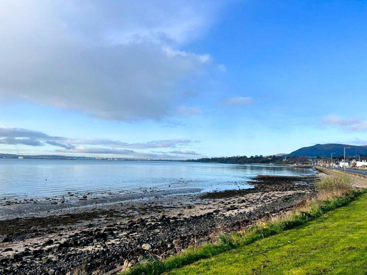 Modern Luxurious Apartment W/ Patio Balcony & View Jordanstown Extérieur photo