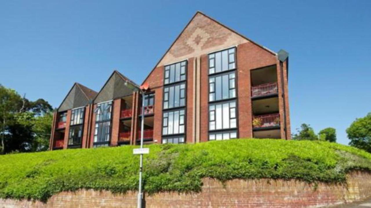 Modern Luxurious Apartment W/ Patio Balcony & View Jordanstown Extérieur photo