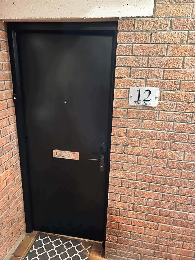 Modern Luxurious Apartment W/ Patio Balcony & View Jordanstown Extérieur photo